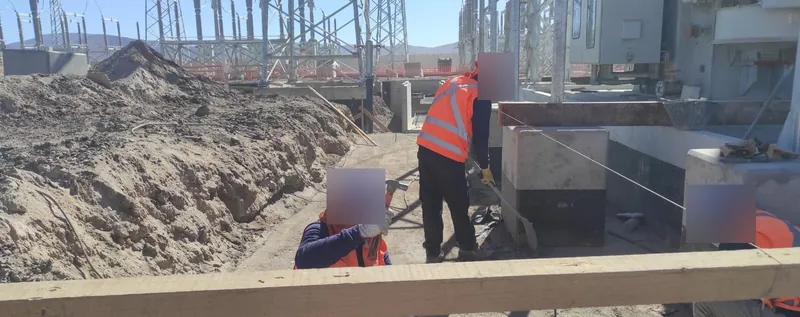 Cuadrilla trazando el terreno en S.E. Tirana Solar.